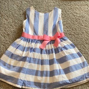 Never worn Beautiful dress, size 3T!